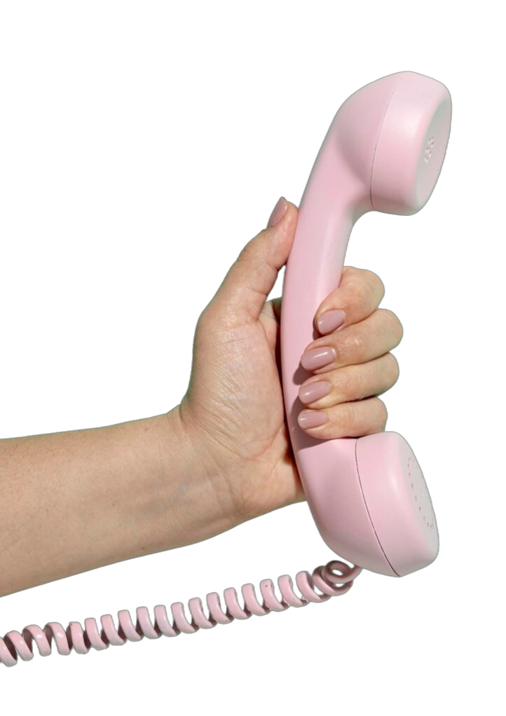illustration téléphone rose à la main pour me contacter